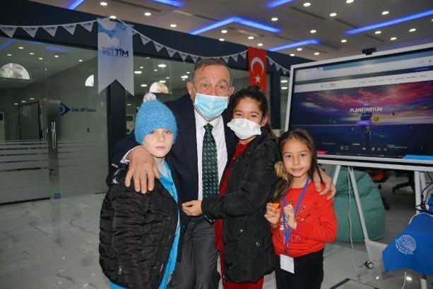 Başkan Akay, SEYTİM ve Selman-ı Pak Kültür Merkezi'ni tanıttı