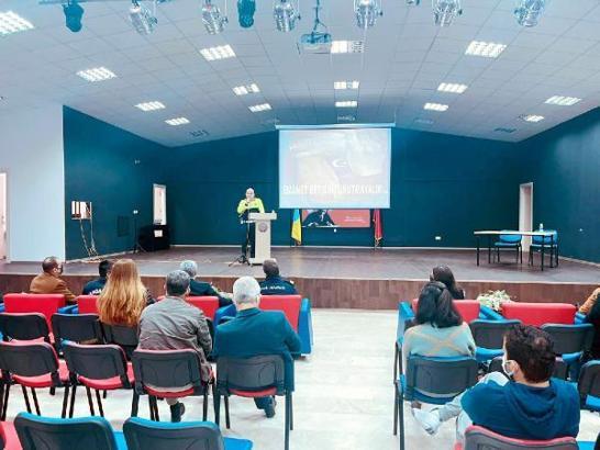 Jandarma, öğretmen ve okul servis aracı sürücülerine kuralları anlattı