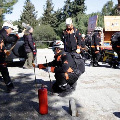 Mahalle afet gönüllüleri, sertifikalı arama kurtarma ekibi oldu