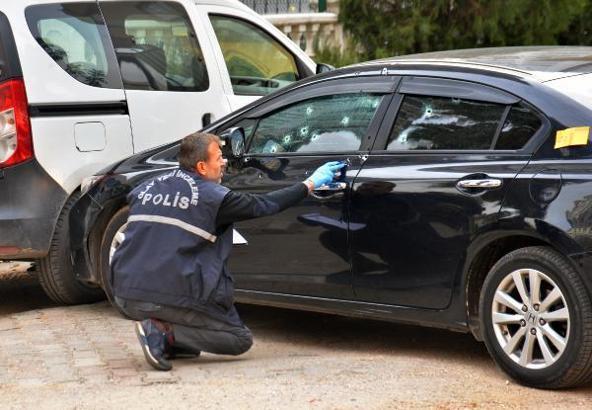 Otopark girişinde ateş açılan araçta baba öldü, kızı yaralı