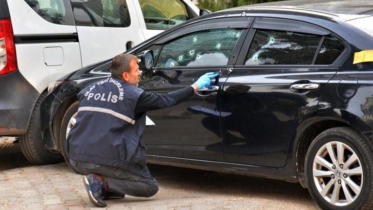 Otopark girişinde ateş açılan araçta baba öldü, kızı yaralı