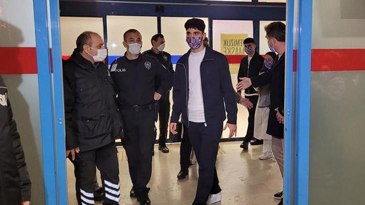 Trabzonspor'un yeni transferi Emrehan Gedikli, imzaya geldi