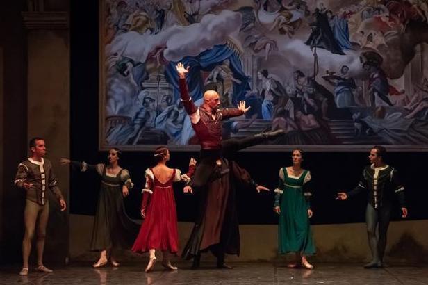 'Romeo ve Juliet' sevgililer gününe özel sahnede