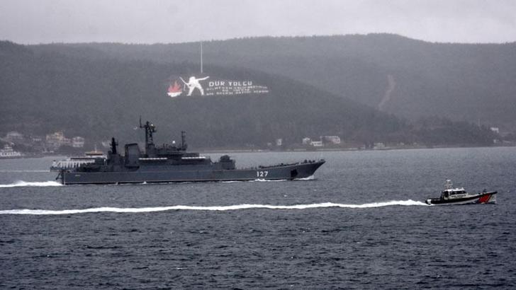 3 Rus savaş gemisi Çanakkale Boğazı'ndan geçip Karadeniz'e doğru yol aldı