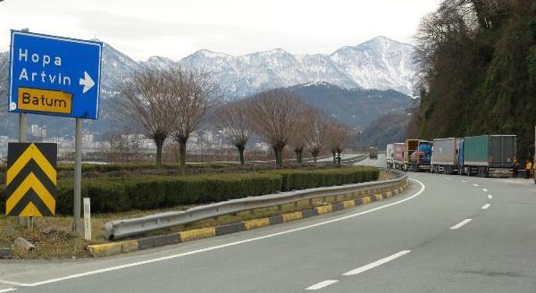 Sarp Sınır Kapısı'nda yeniden 29 kilometrelik TIR kuyruğu