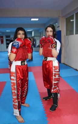 Kick boksa şiddetten korumak için başladılar, Türkiye şampiyonu oldular