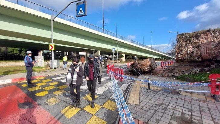 Fatih'te tarihi sur yola devrildi