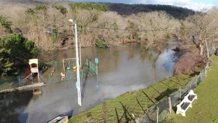 Beykoz'da dere taştı, mahalle su altında kaldı