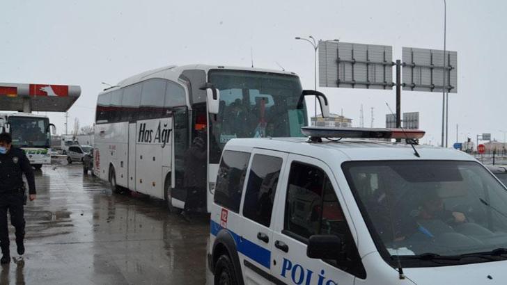 Konya'da kar esareti: Aksaray-Konya Yolu açıldı