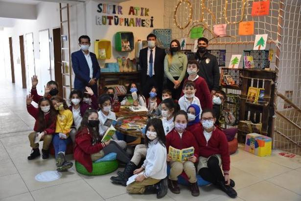 İzmir'de öğrencilerin kurduğu sıfır atık kütüphanesine büyük ilgi