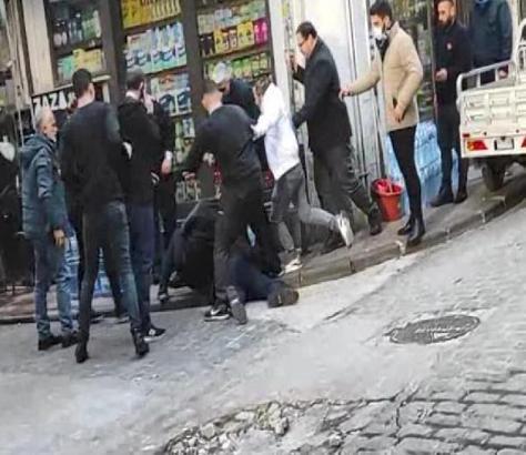 Beyoğlu'nda iki gurubun kavgasında bir kişi bıçaklandı