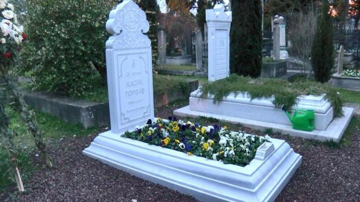 Kadir Topbaş mezarı başında anıldı