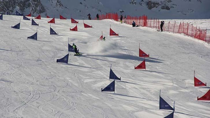 Snowboard Alpine 2'nci Etap yarışmaları başladı