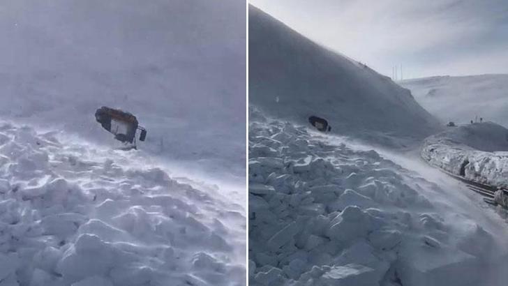 Artvin'de çığ düştü; iş makinesi kara gömüldü, operatör kurtuldu
