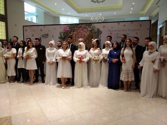 14 Şubat’a özel toplu nikah töreni; 14 çift evlendi