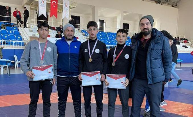 Pehlivanlar 2 madalyayla döndü