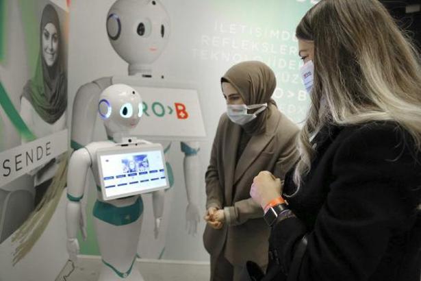 ‘Refakatçi robot’ Bursa’da tanıtıldı