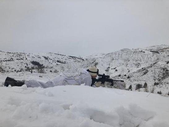 Sivas'ta komandolardan karlı arazide eğitim