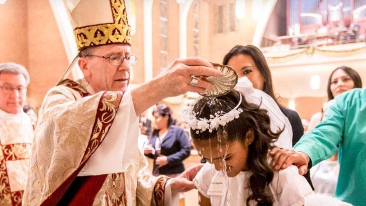 Katolik rahibin tüm vaftizleri yanlış kullandığı bir kelime için geçersiz sayıldı