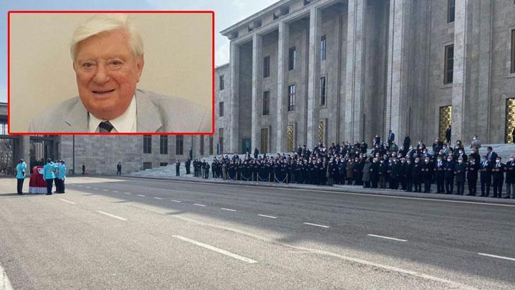 Eski Bakan Kumbaracıbaşı için Meclis'te tören