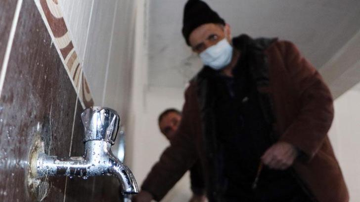 Dernek başkanından camiden musluk çalan hırsıza tepki: Gelip ‘param yok deseydi, verirdik