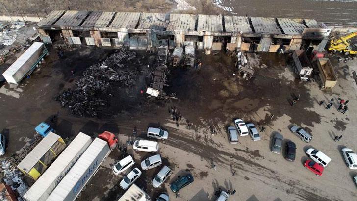 Nakliyeciler sitesinde 3,5 saatlik yangının hasarı, havadan görüntülendi