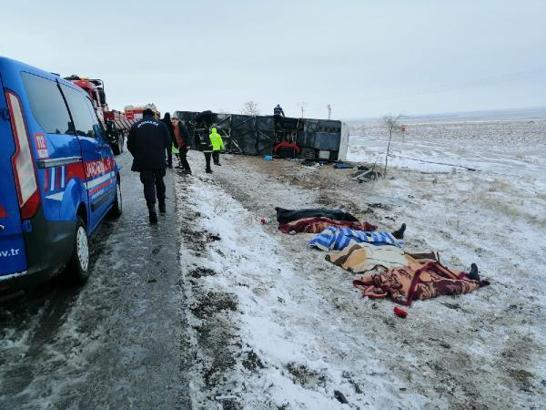 Konya'da tur otobüsü devrildi: 6 ölü, 41 yaralı (4)- Yeniden