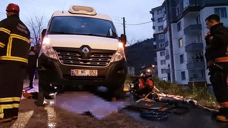 Minibüsün altında kalan görme engelli, hayatını kaybetti