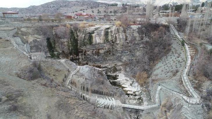 Tortum Şelalesi’nin 'can suyu' kesildi