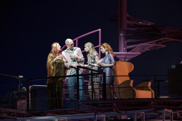 ‘Adı Aylin’ tiyatro sahnesinde seyirciyle buluştu