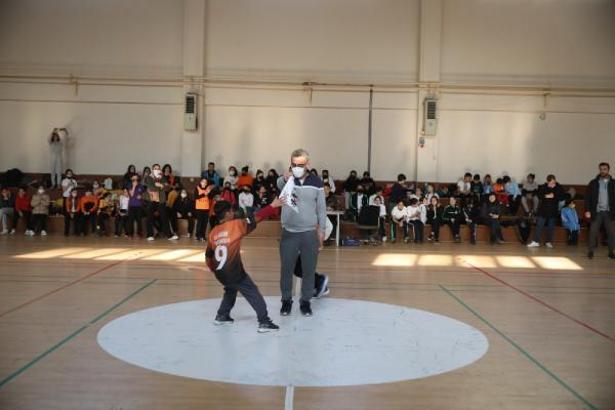 2 bin 100 öğrenci ‘Çocuk Oyunları Şenliği’nde yarıştı