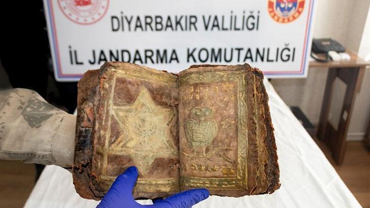 İbranice el yazması kitap ve fermanı 20 bin dolara satmak isterken yakalandılar