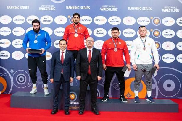 Türkiye, Ranking Grekoromen Güreş Turnuvasının ilk gününde 10 madalya kazandı