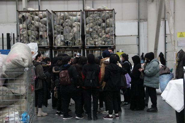 Kartal’da öğrenciler geri dönüşüm tesisini ziyaret etti