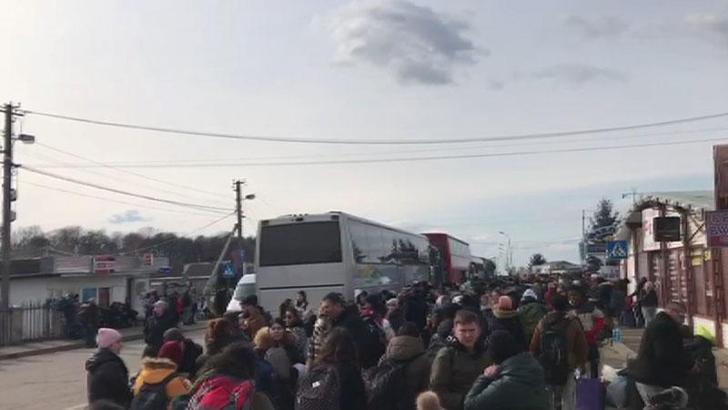 Polonya sınırındaki Türklerin sınırı geçmek için bekleyişi sürüyor