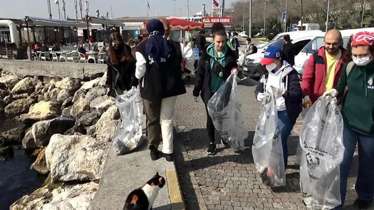 Avcılar'da 120 üniversite öğrencisi 'sahile toz kondurmadı'