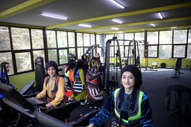 'Ağasar' kıyafetli, horonlu fitness