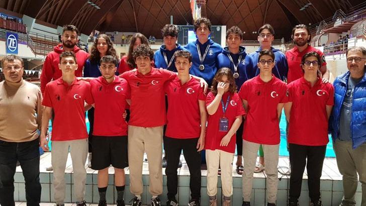 Bakırköy Ataspor Kulübü'nden yüzmede tarihi başarı