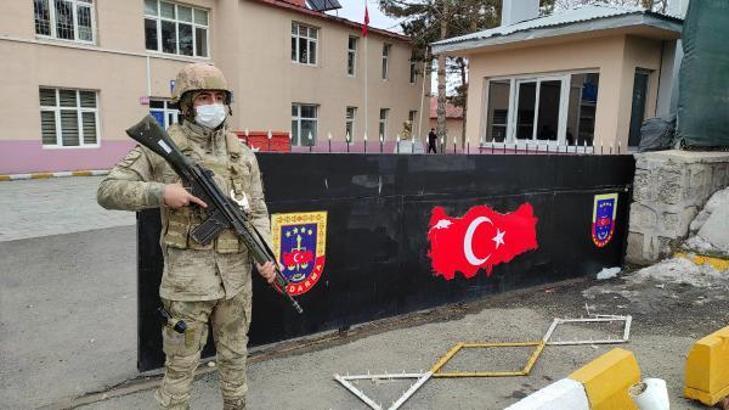 Liseli kız, 'seni kaçıracağım' diyeni köy meydanında öldürdü