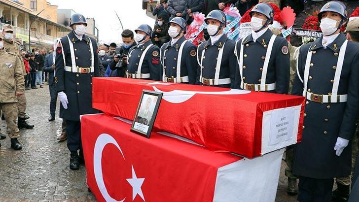 Şehit Uzman Çavuş Sunal, gözyaşlarıyla son yolculuğuna uğurlandı