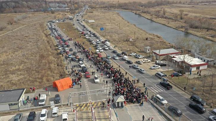 BM Mülteciler Yüksek Komiserliği: Komşu ülkelere sığınan mülteci sayısı 677 bin oldu