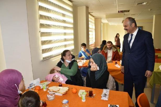 Edirne Valisi Canalp, misafir edilen Kırım Tatar Türklerini ziyaret etti