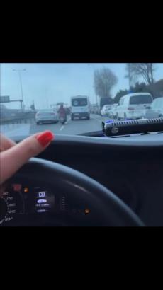 Ürünleri yetiştirmek için çakar açıp trafiğe çıktı
