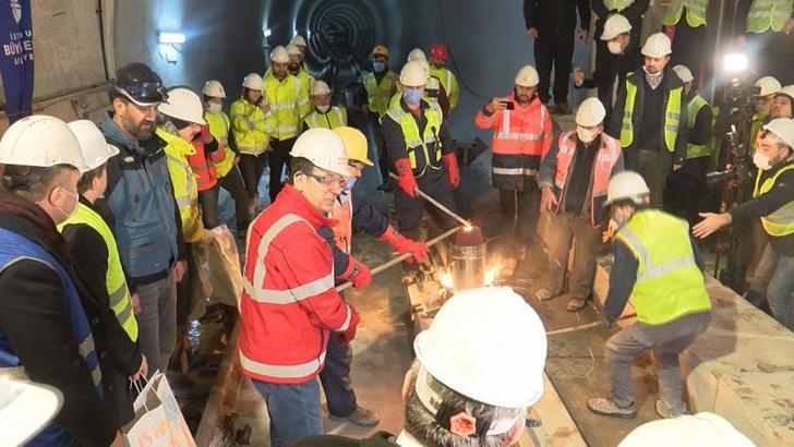 Kabataş-Mecidiyeköy-Mahmutbey metro hattındaki son rayların kaynatma işlemi yapıldı