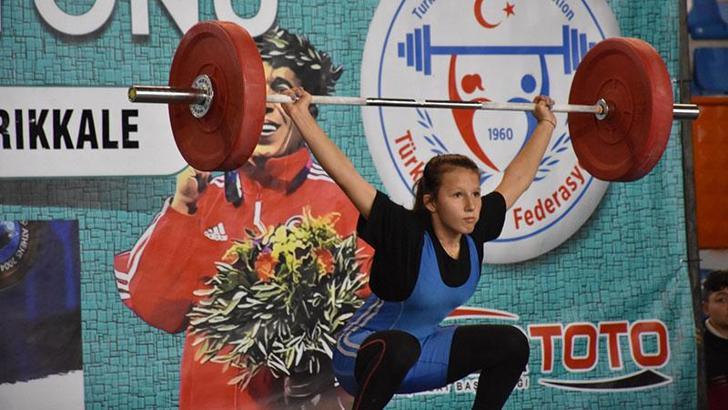 Yıldızlar Kulüpler Türkiye Halter Şampiyonası Kırıkkale'de başladı