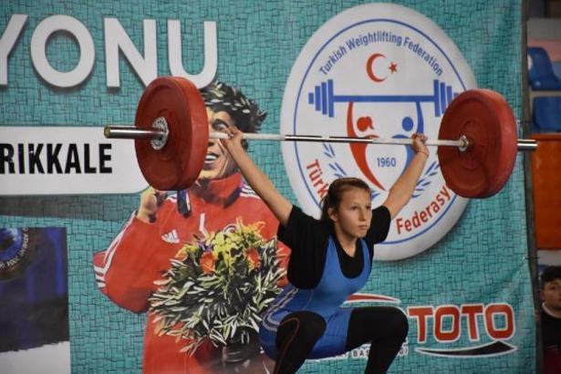 Yıldızlar Kulüpler Türkiye Halter Şampiyonası Kırıkkale'de başladı