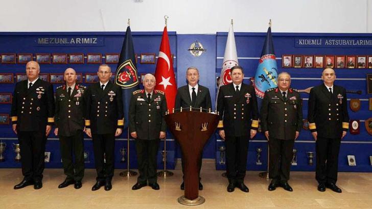 Bakan Akar: Hava sahasının kapatılması nedeniyle iki uçağımız Borispol Havaalanı'nda bekliyor