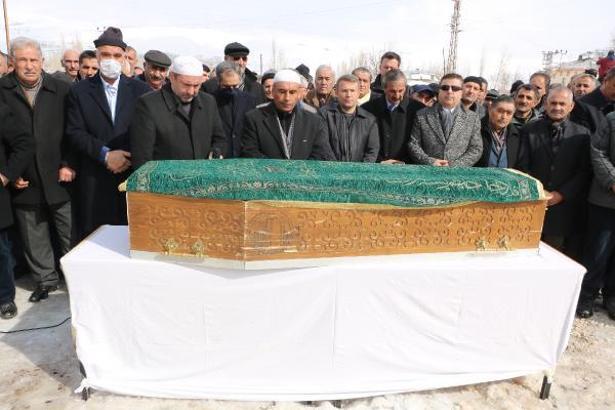 Pinyanişi aşireti lideri, Hakkari'de toprağa verildi