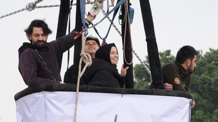 Sıcak hava balonu kadınlar için havalandı