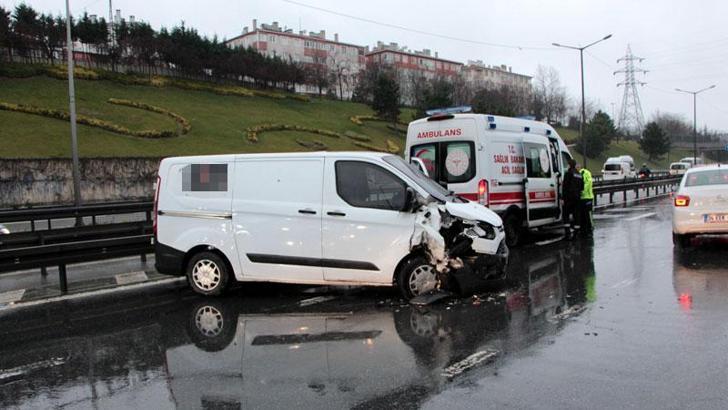 Okmeydanı-TEM Bağlantı yolunda trafiği kilitleyen kaza